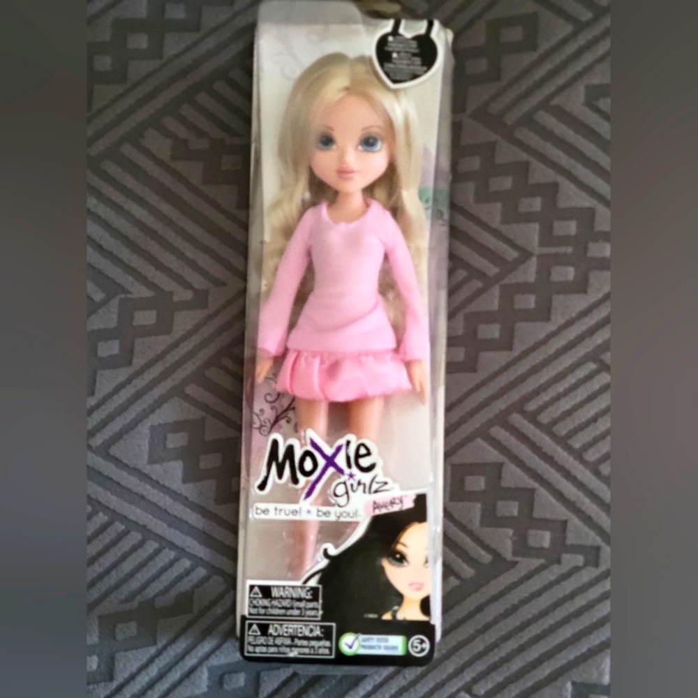 Rare Moxie girl AVERY: New in Box.